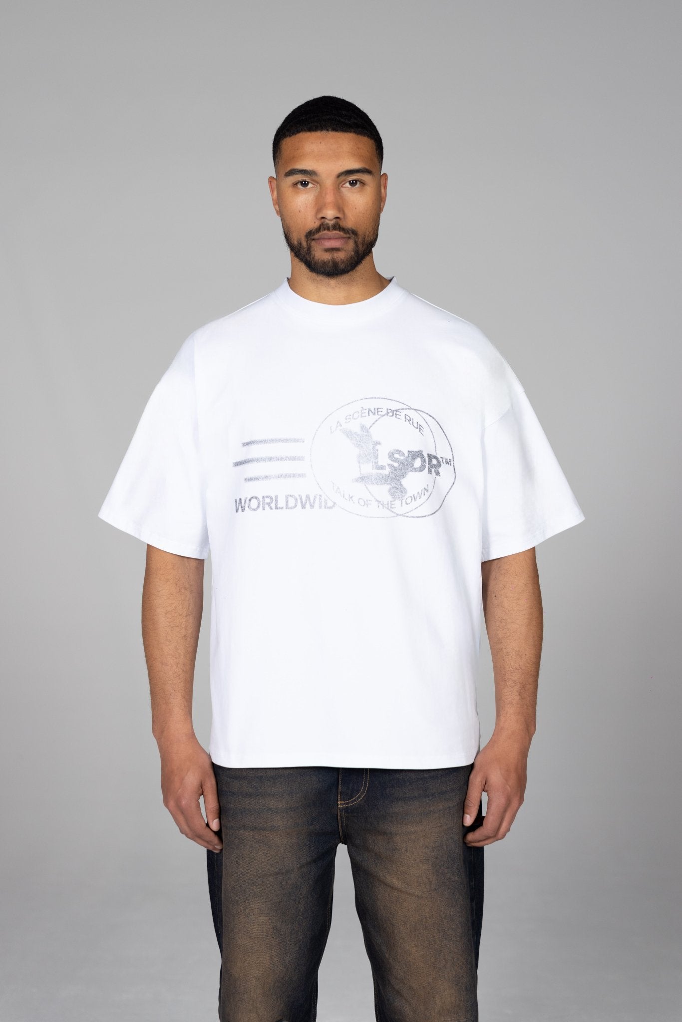 T-SHIRT LSDR - T-SHIRT LA SCENE DE RUE - WHITE T-SHIRT BIRDS - WHITE OVERSIZED T-SHIRT LUXURY - WHITE T-SHIRT BOXY FIT - BOXY FITTED STREETWEAR TEE - STREETWEAR LUXURY BIRDS TEE - FESTIVAL T-SHIRT WHITE - BEST T-SHIRT TO WEAR UNDER JACKET - PRINT T-SHIRT WHITE OVERSIZED BOXY - LA SCENE DE RUE COLLECTION -