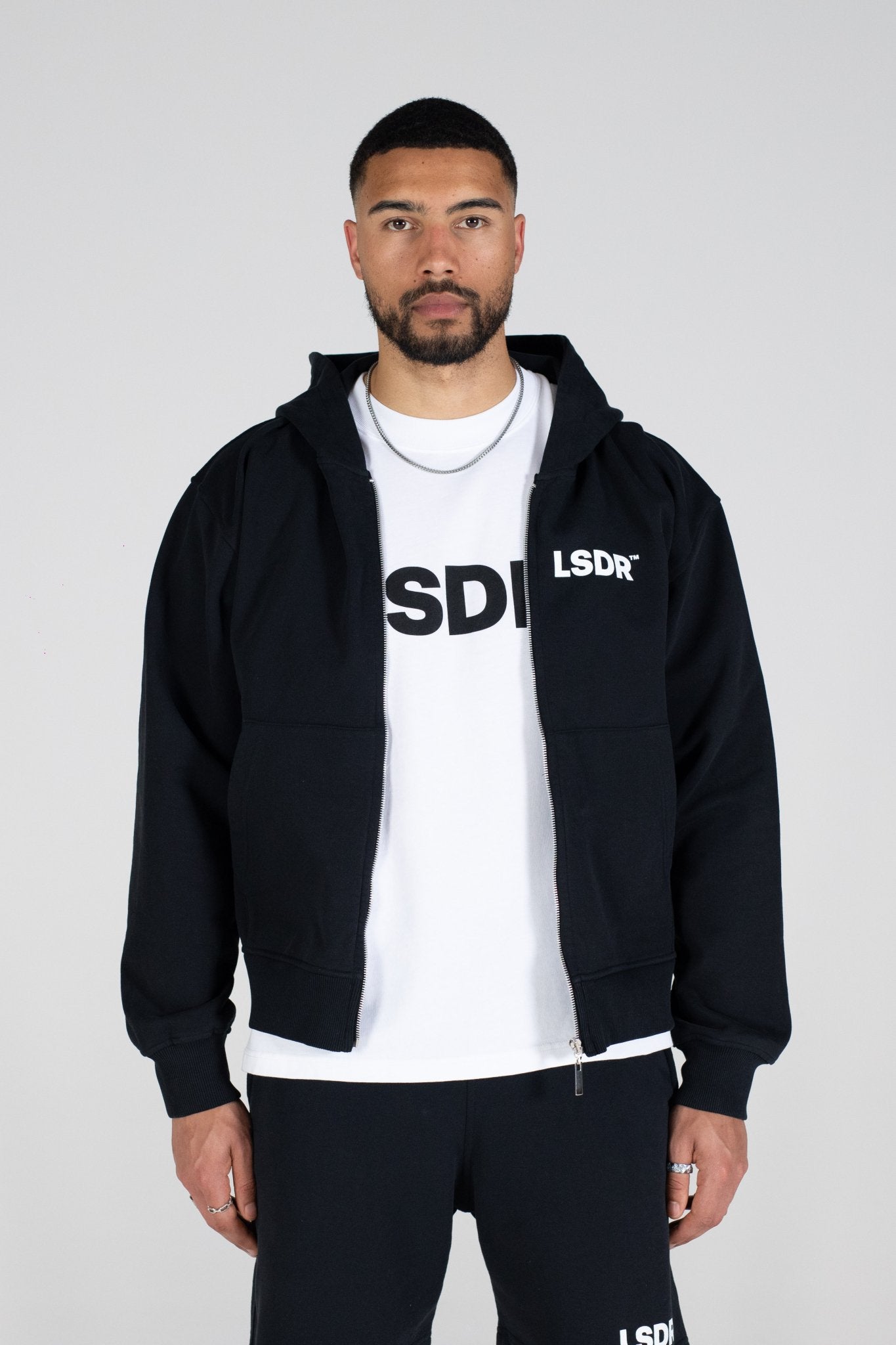 EXPLORERS ZIP HOODIE - JET BLACK - LA SCÈNE DE RUEZip hoodieLA SCÈNE DE RUELA SCÈNE DE RUE