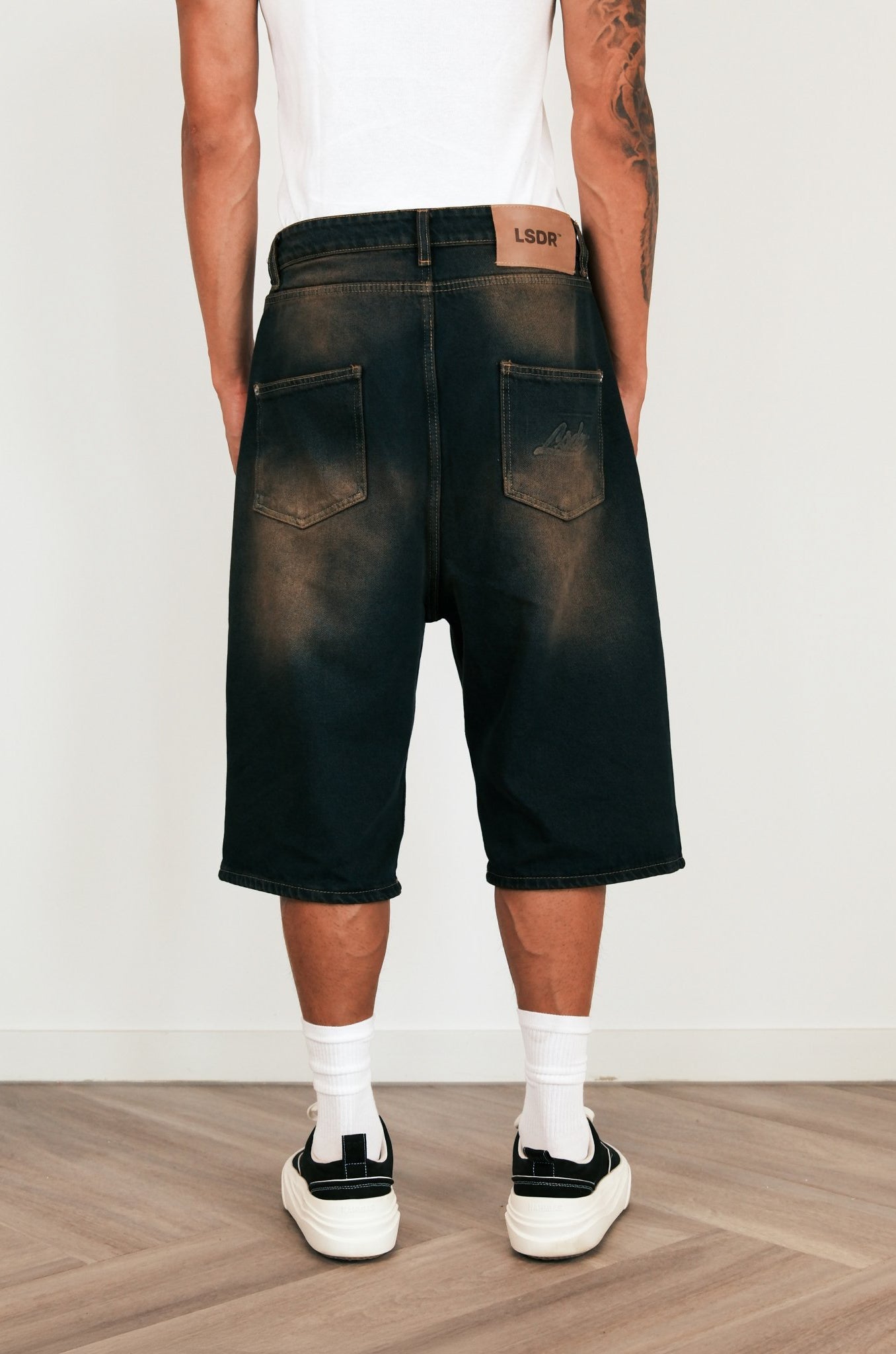 TERRE NOIR JORTS - DIRTY WASH - LA SCÈNE DE RUEDenim ShortLA SCÈNE DE RUELA SCÈNE DE RUE