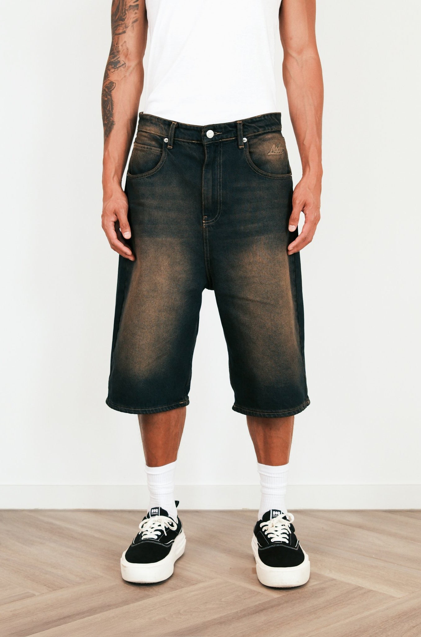 TERRE NOIR JORTS - DIRTY WASH - LA SCÈNE DE RUEDenim ShortLA SCÈNE DE RUELA SCÈNE DE RUE