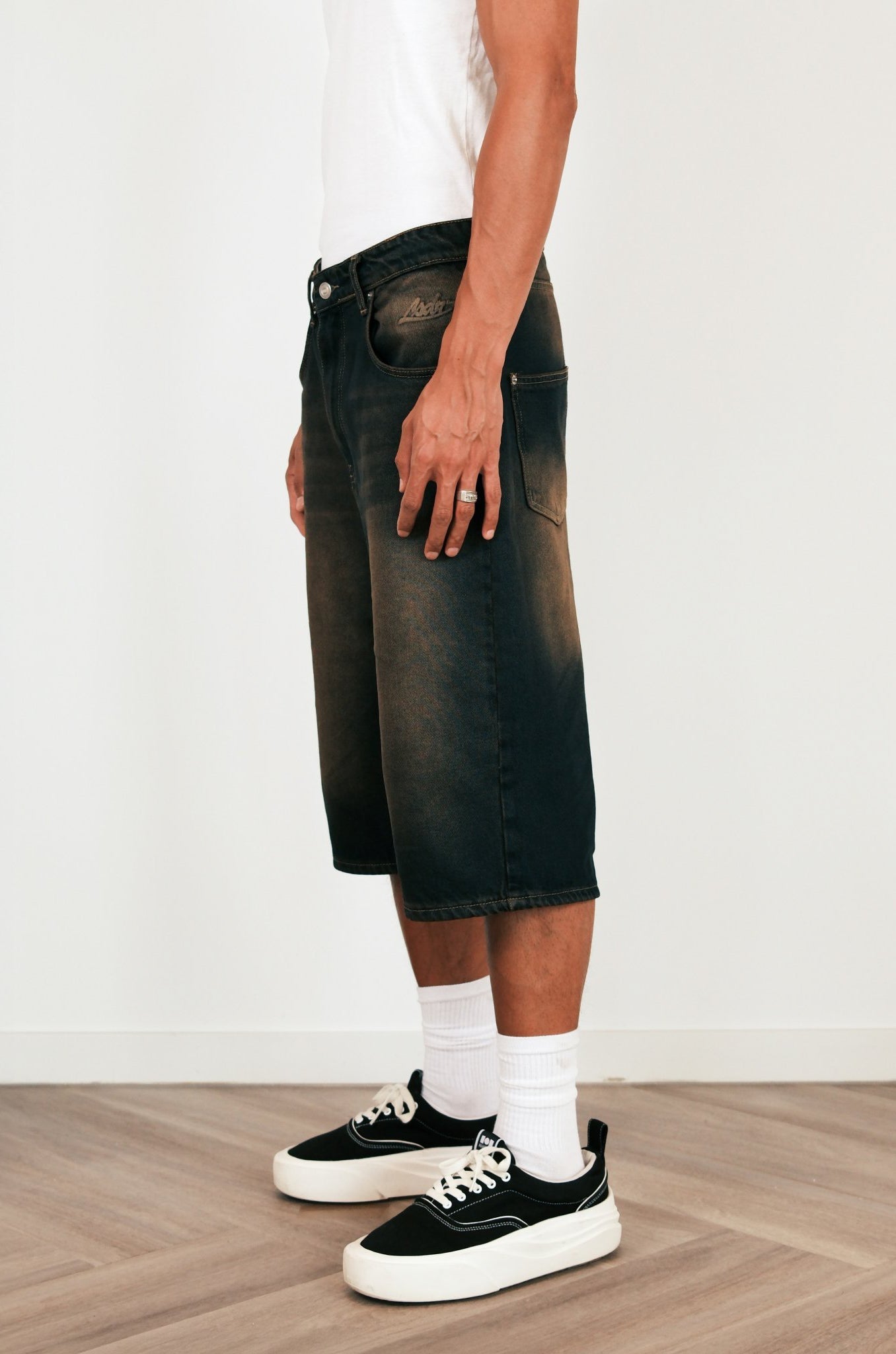 TERRE NOIR JORTS - DIRTY WASH - LA SCÈNE DE RUEDenim ShortLA SCÈNE DE RUELA SCÈNE DE RUE