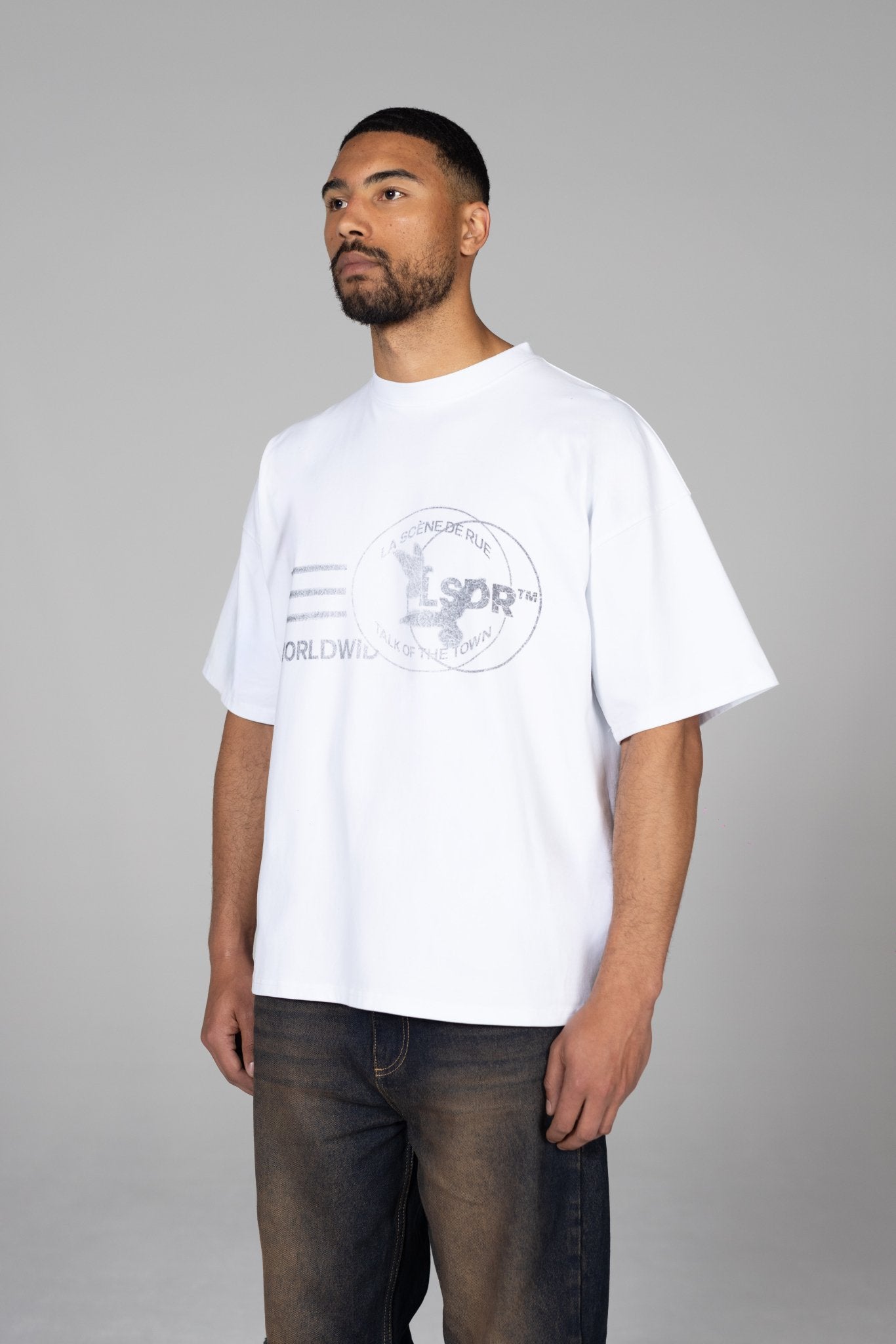 T-SHIRT LSDR - T-SHIRT LA SCENE DE RUE - WHITE T-SHIRT BIRDS - WHITE OVERSIZED T-SHIRT LUXURY - WHITE T-SHIRT BOXY FIT - BOXY FITTED STREETWEAR TEE - STREETWEAR LUXURY BIRDS TEE - FESTIVAL T-SHIRT WHITE - BEST T-SHIRT TO WEAR UNDER JACKET - PRINT T-SHIRT WHITE OVERSIZED BOXY  -  LA SCENE DE RUE COLLECTION - 