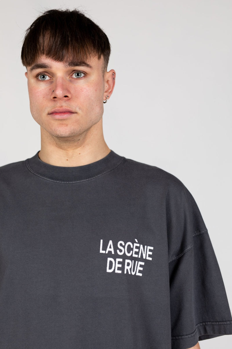 LOGO T - SHIRT - GRAY PINSTRIPE - LA SCÈNE DE RUET - ShirtLA SCÈNE DE RUELA SCÈNE DE RUE