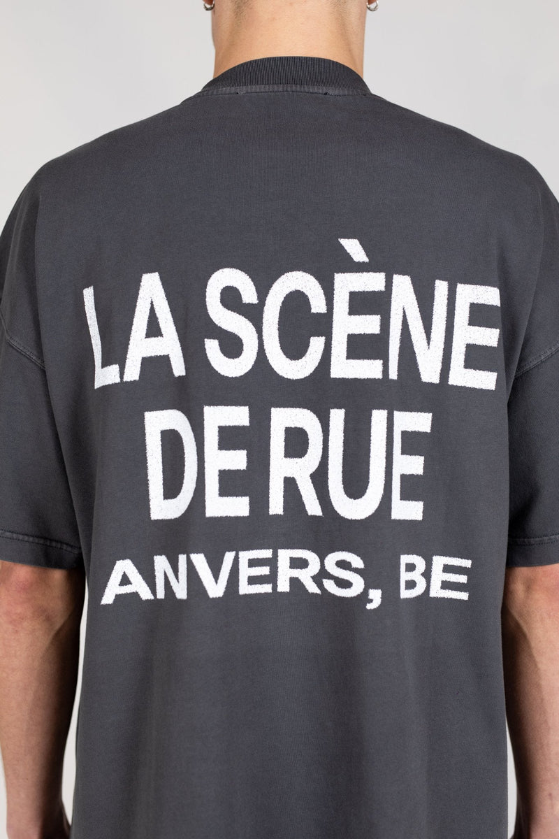 LOGO T - SHIRT - GRAY PINSTRIPE - LA SCÈNE DE RUET - ShirtLA SCÈNE DE RUELA SCÈNE DE RUE